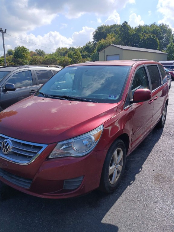 2011 Volkswagen Routan Image 3