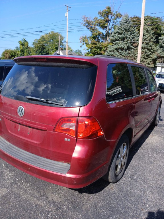 2011 Volkswagen Routan Image 4