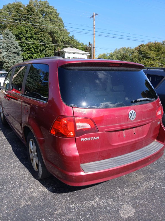 2011 Volkswagen Routan Image 6