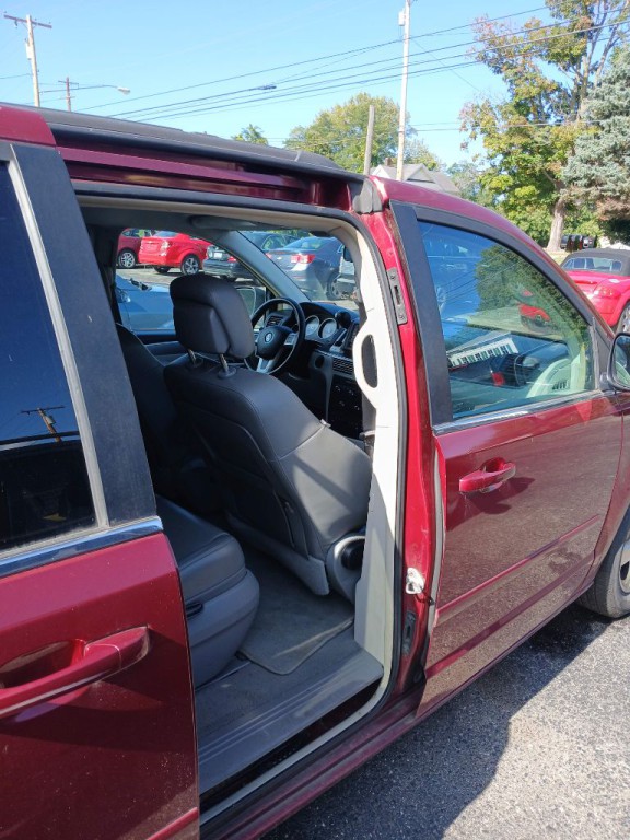 2011 Volkswagen Routan Image 8