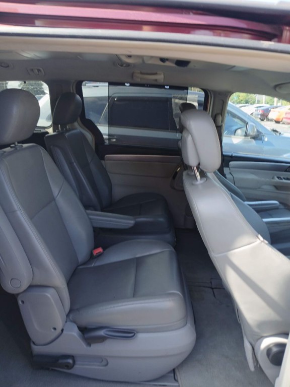 2011 Volkswagen Routan Image 9
