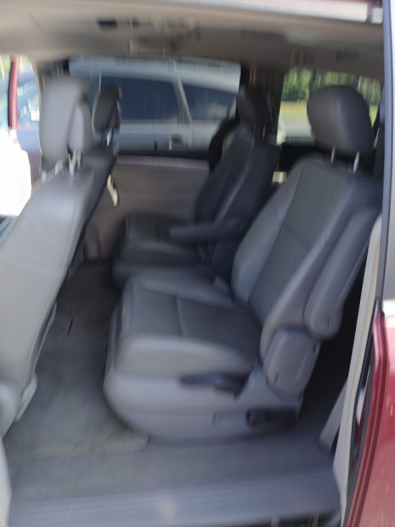 2011 Volkswagen Routan Image 10