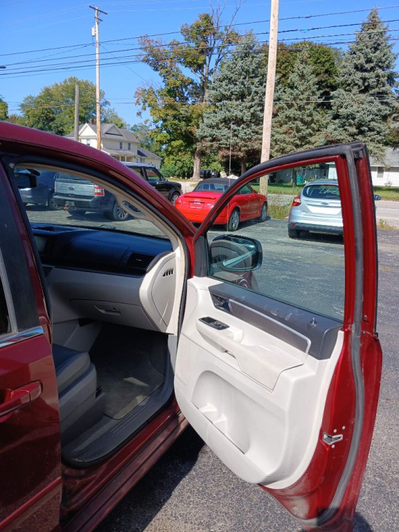 2011 Volkswagen Routan Image 12