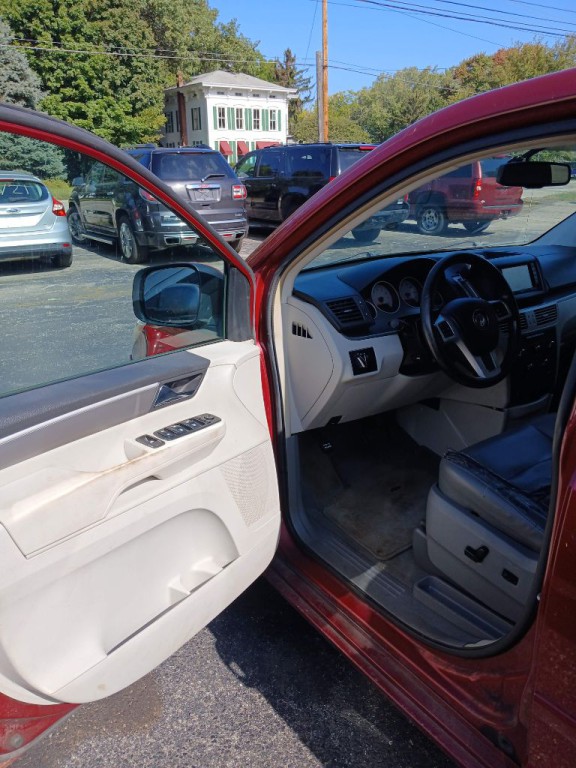 2011 Volkswagen Routan Image 14