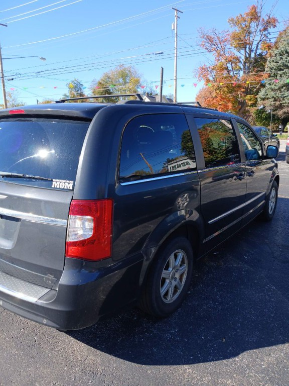 2012 Chrysler Town & Country Image 4