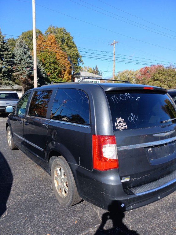 2012 Chrysler Town & Country Image 6