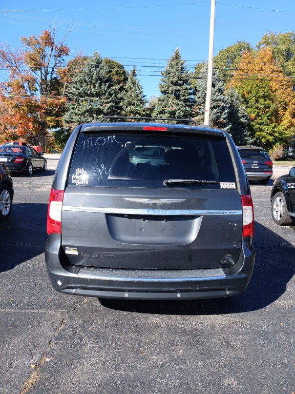 2012 Chrysler Town & Country Image 7