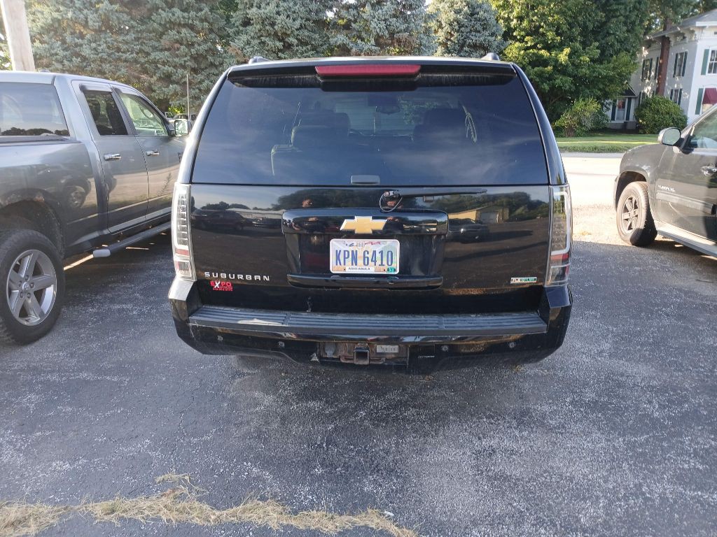 2012 Chevrolet Suburban Image 2