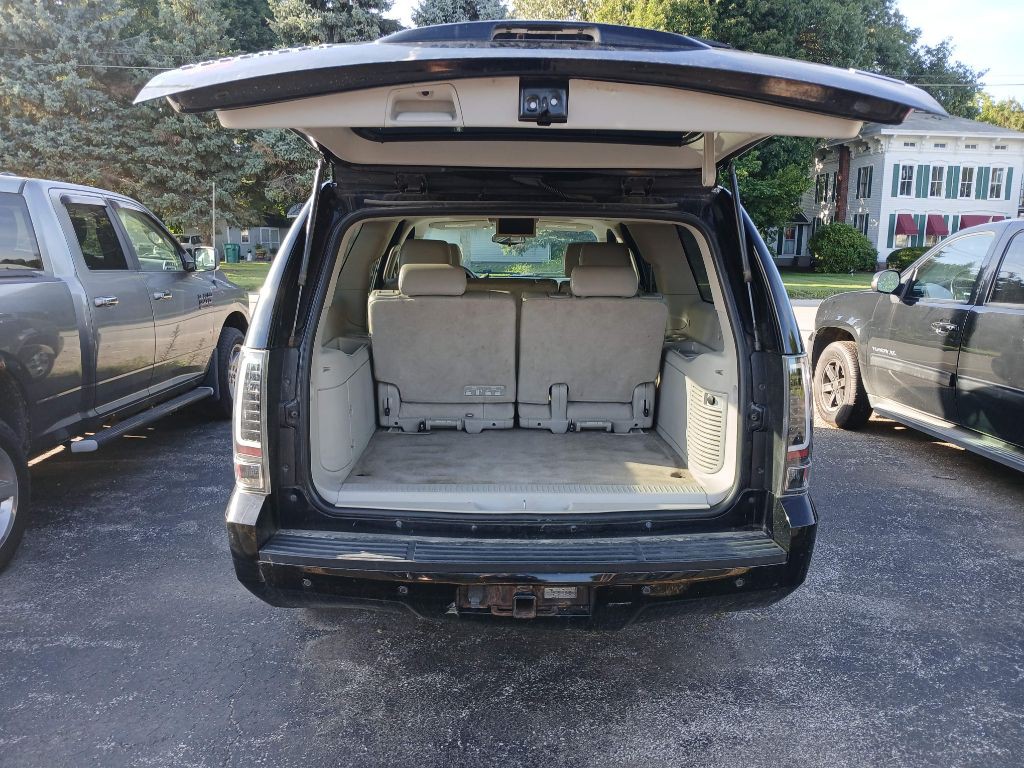 2012 Chevrolet Suburban Image 7