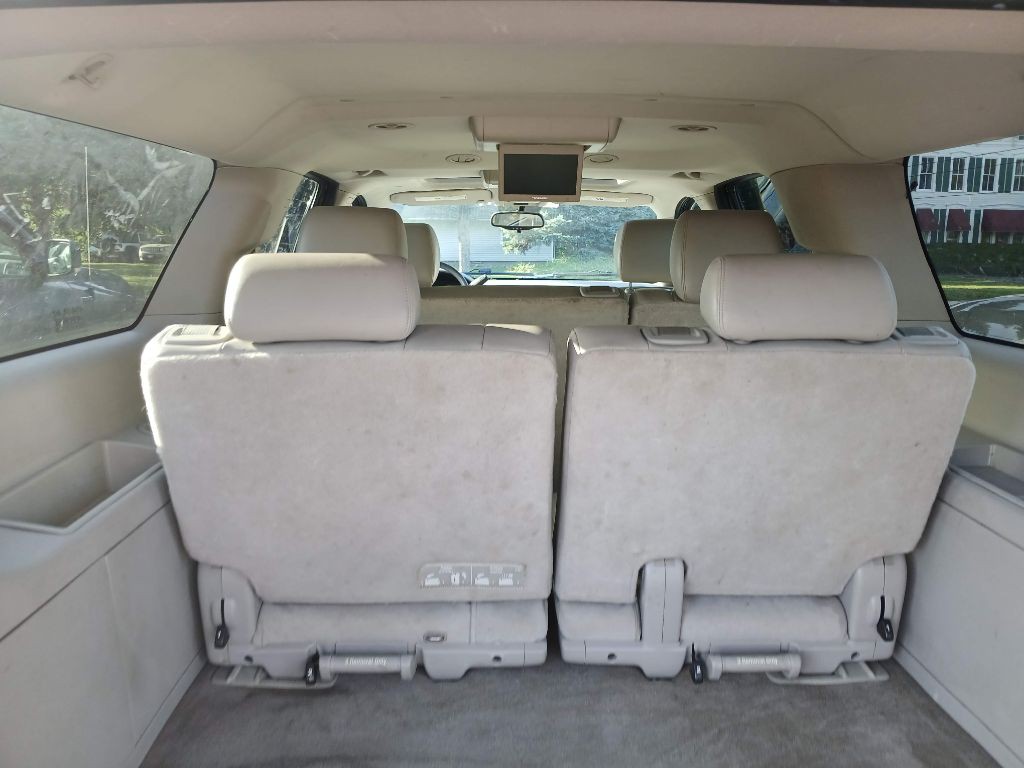 2012 Chevrolet Suburban Image 8