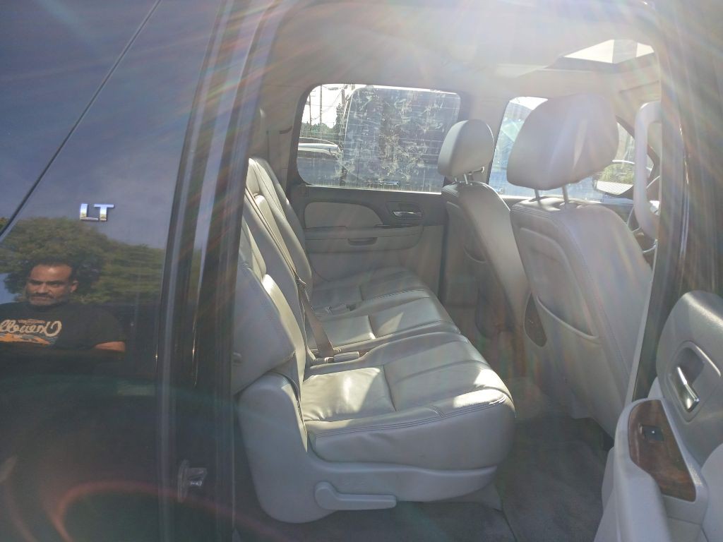 2012 Chevrolet Suburban Image 12