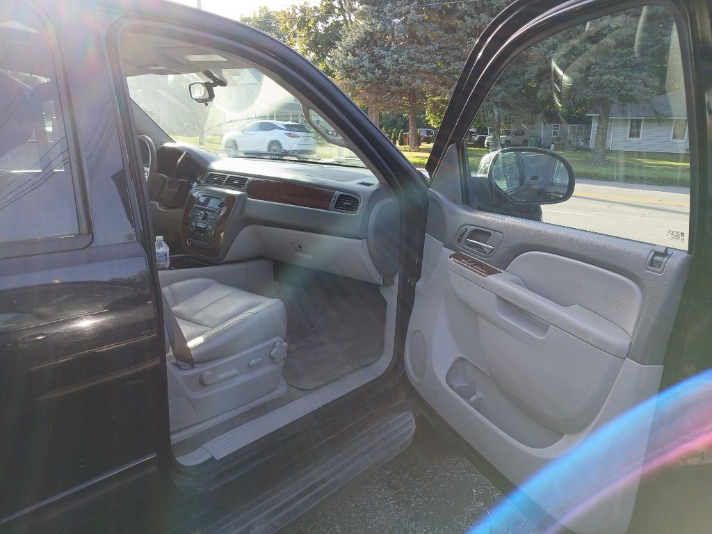 2012 Chevrolet Suburban Image 13