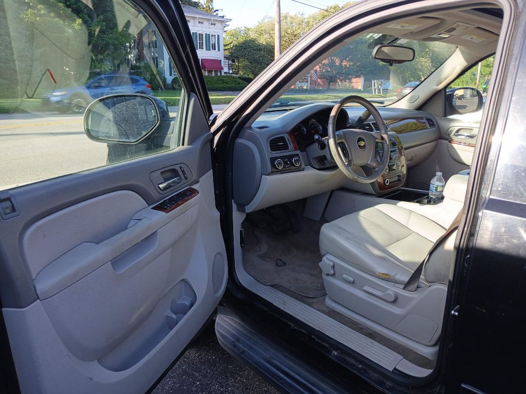 2012 Chevrolet Suburban Image 15