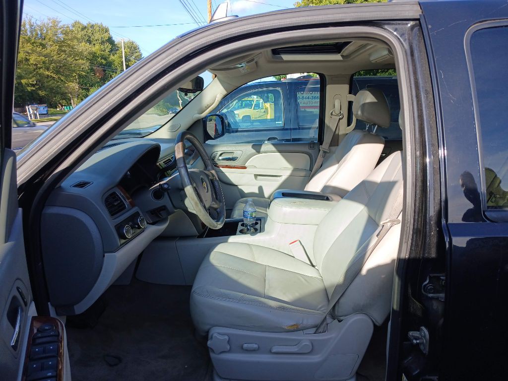 2012 Chevrolet Suburban Image 16