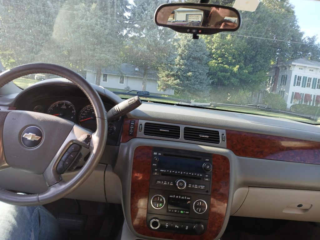 2012 Chevrolet Suburban Image 17