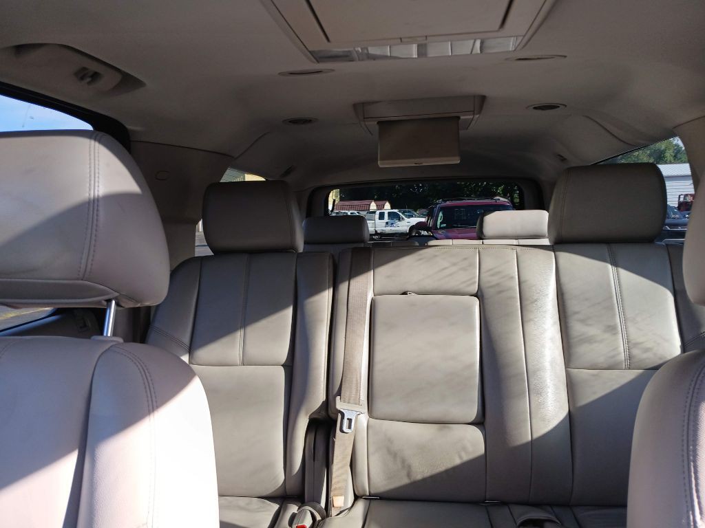 2012 Chevrolet Suburban Image 19