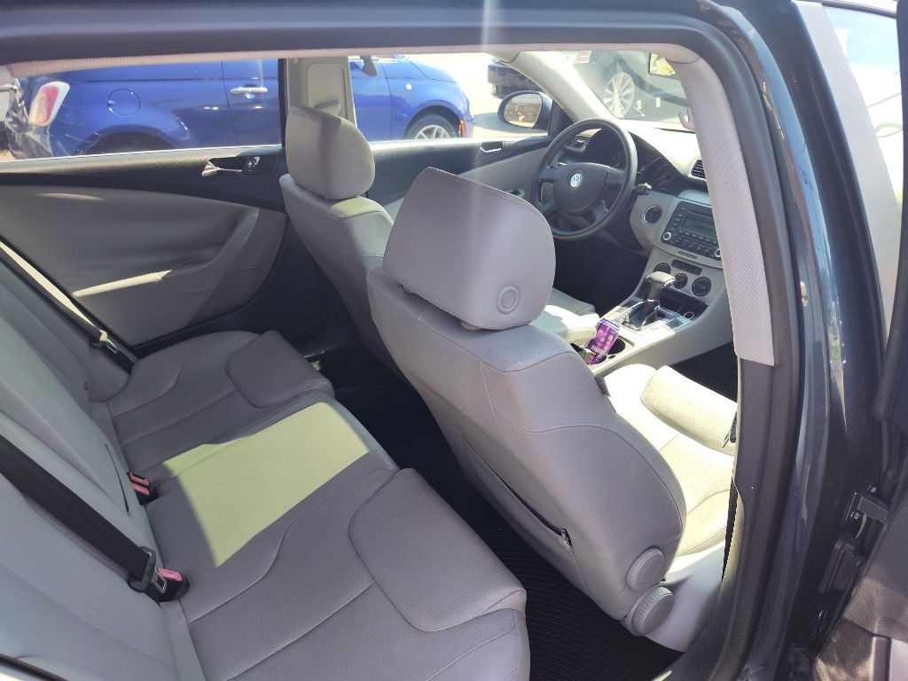 2007 Volkswagen Passat Image 9