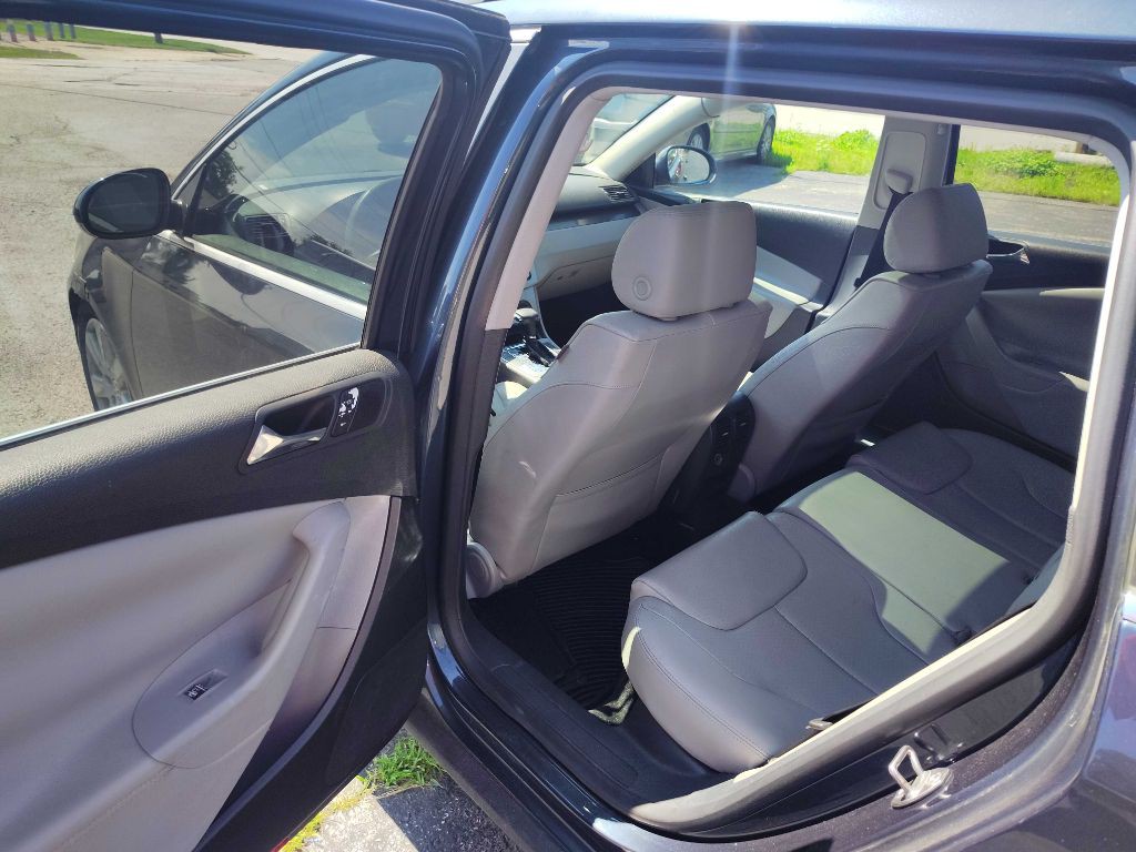 2007 Volkswagen Passat Image 12