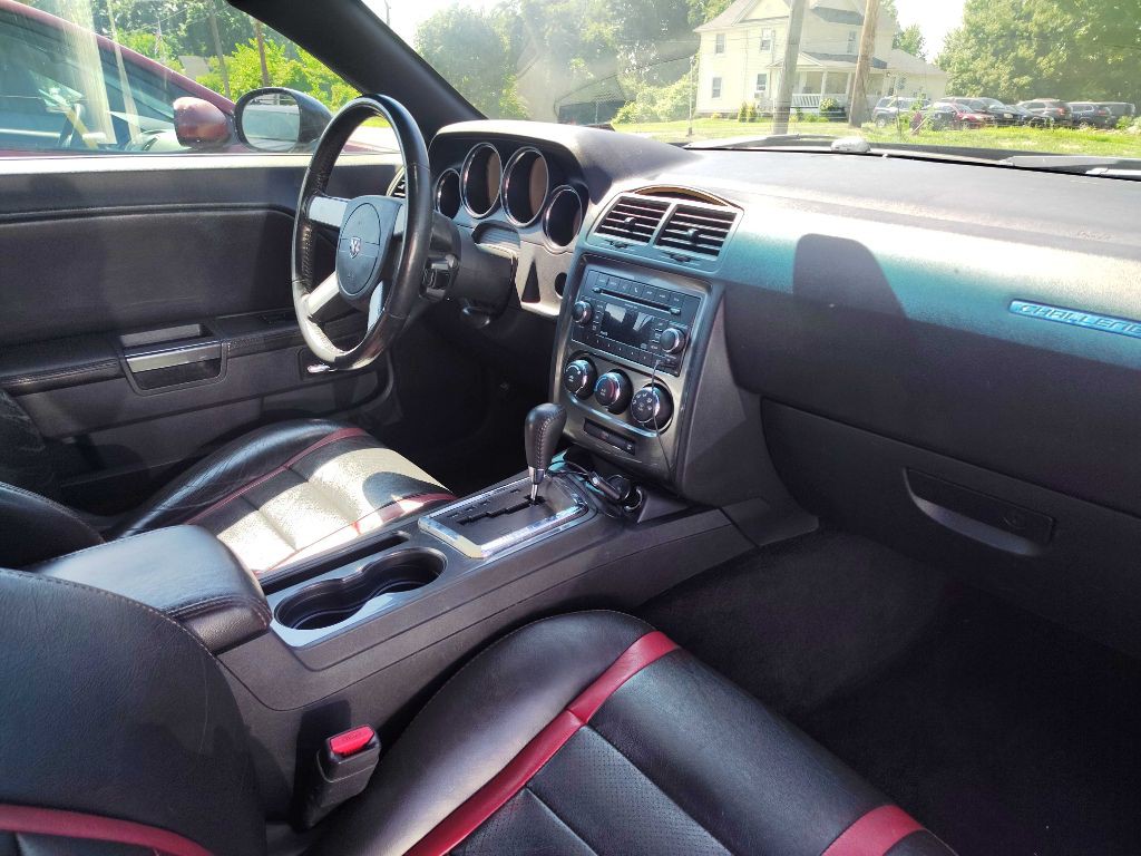 2010 Dodge Challenger Image 8