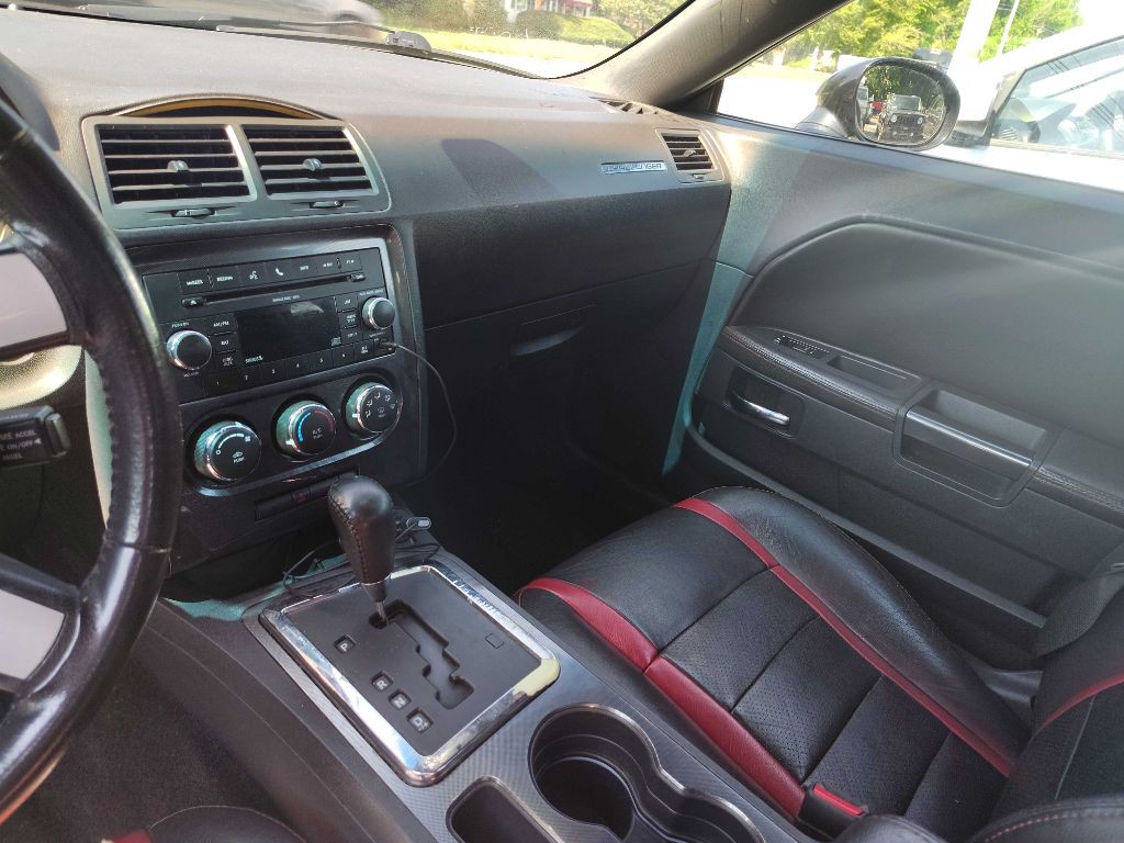 2010 Dodge Challenger Image 14