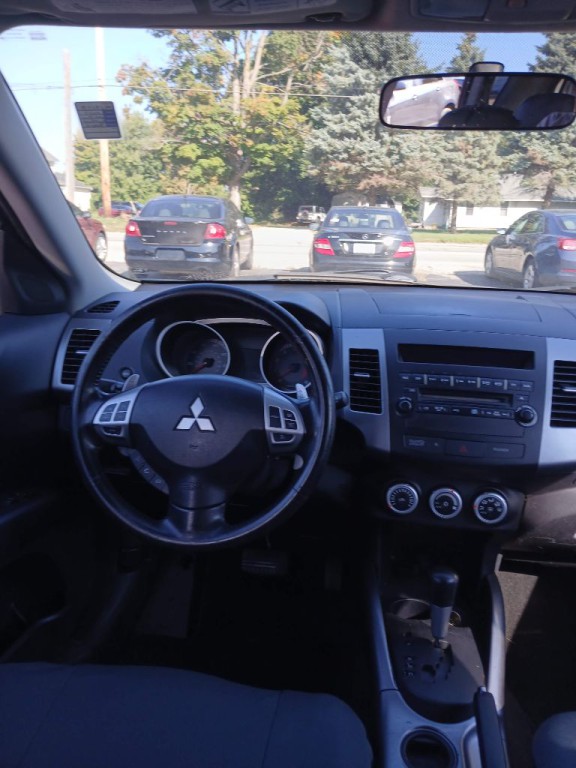 2007 Mitsubishi Outlander Image 13