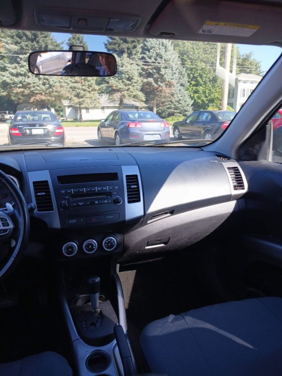 2007 Mitsubishi Outlander Image 14