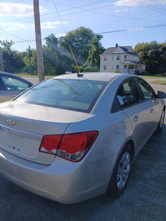 2013 Chevrolet Cruze Image 2
