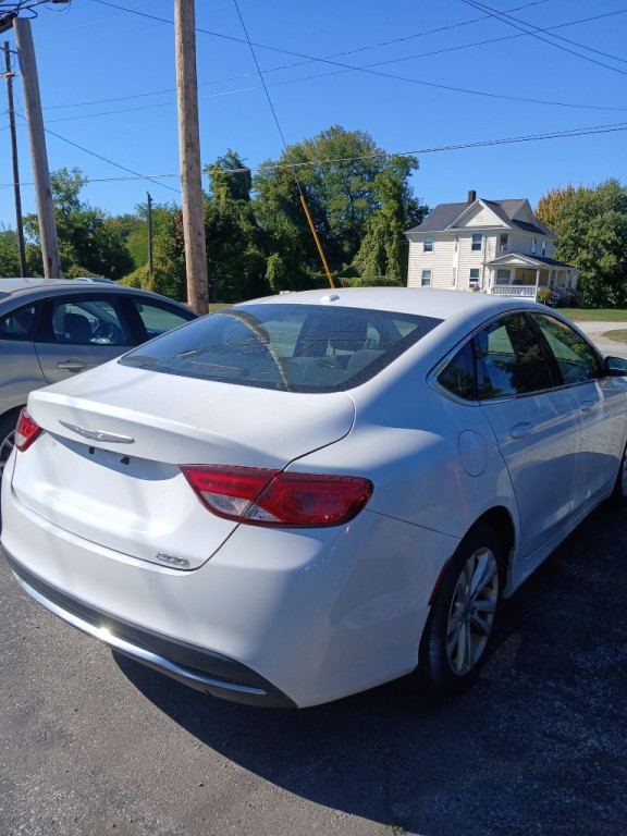 2015 Chrysler 200 Image 2
