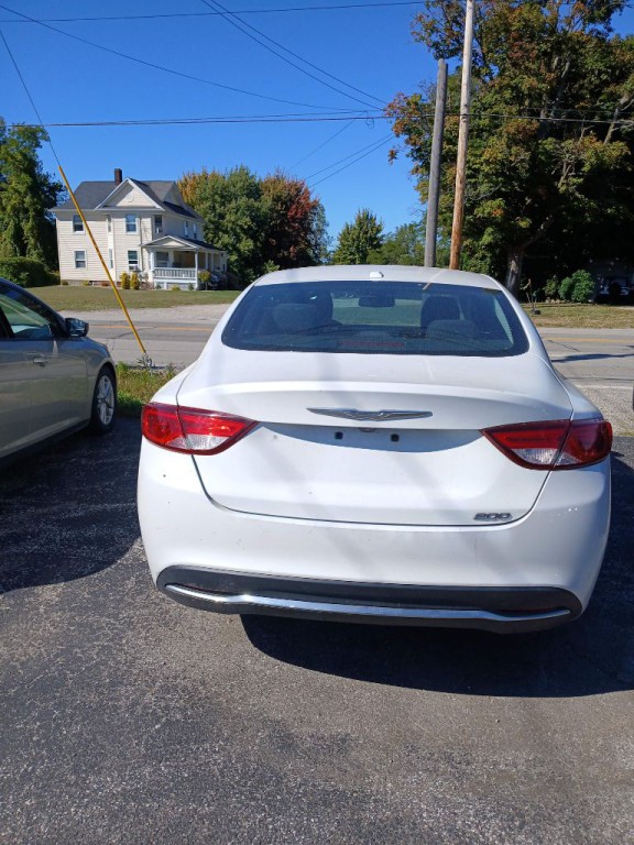 2015 Chrysler 200 Image 3