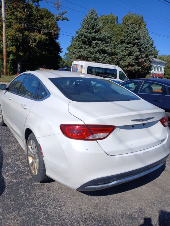 2015 Chrysler 200 Image 7
