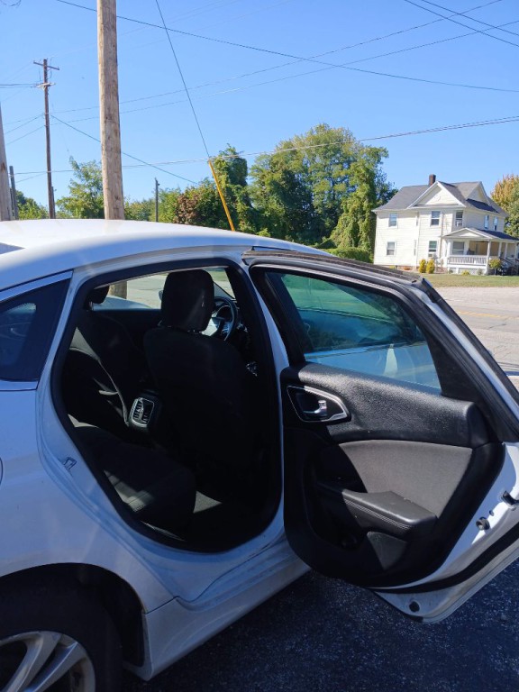 2015 Chrysler 200 Image 8