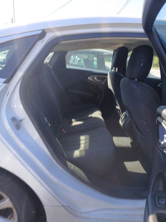 2015 Chrysler 200 Image 10