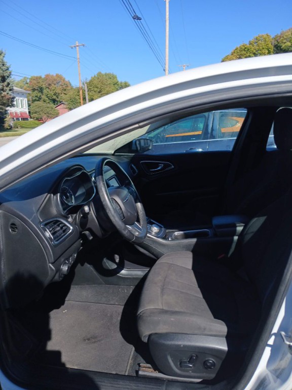 2015 Chrysler 200 Image 14