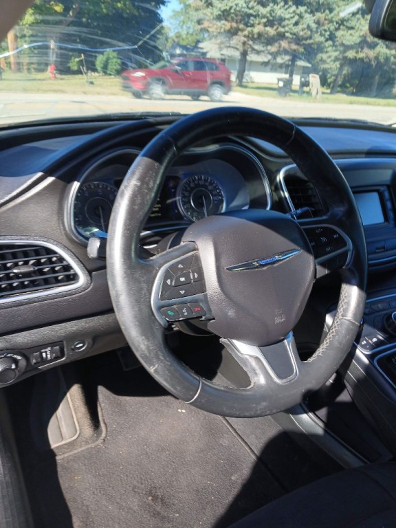 2015 Chrysler 200 Image 15