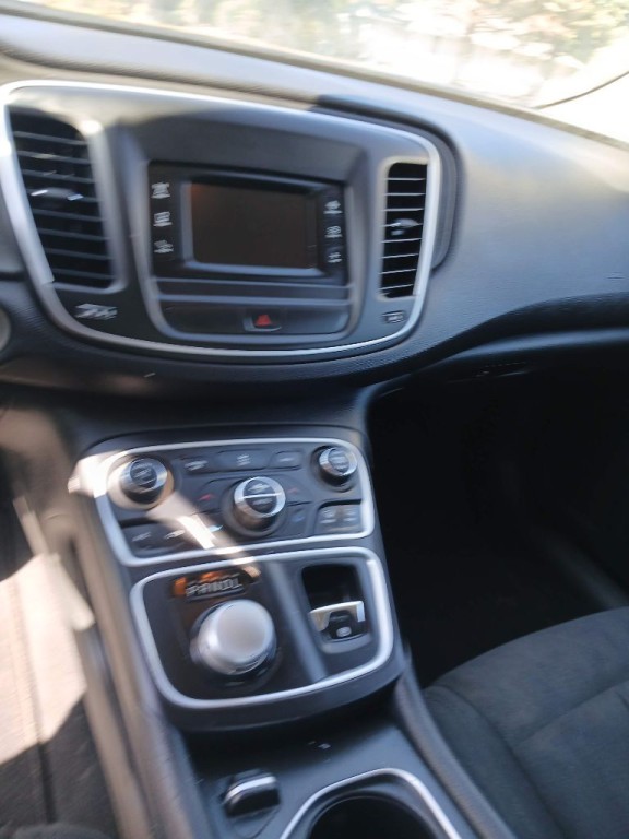 2015 Chrysler 200 Image 16