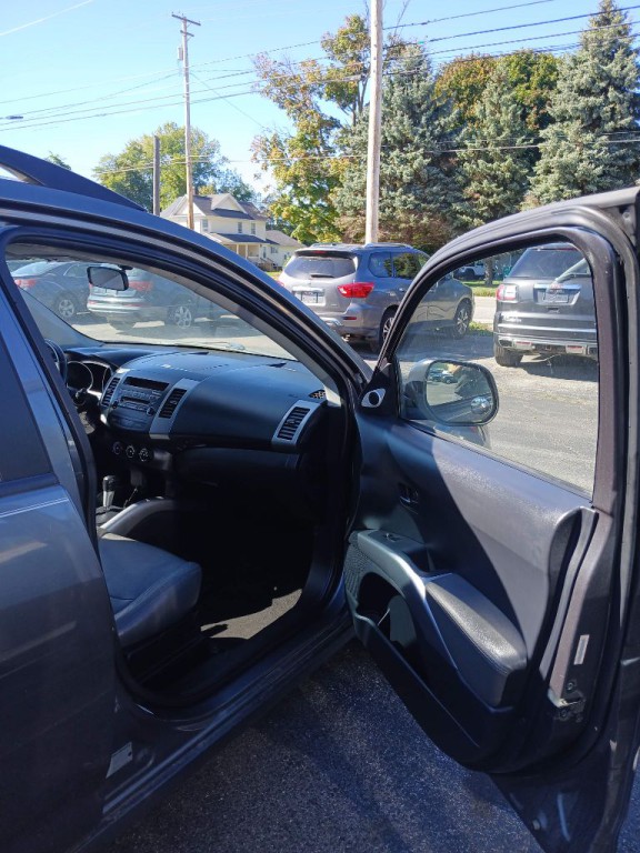 2007 Mitsubishi Outlander Image 13