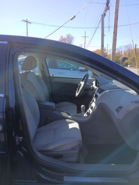 2010 Chevrolet Malibu Image 11