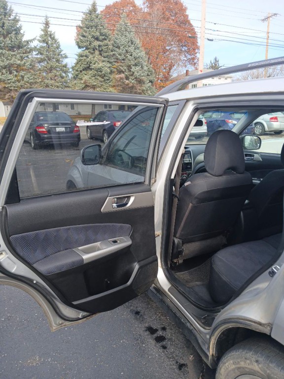 2010 Subaru Forester Image 9