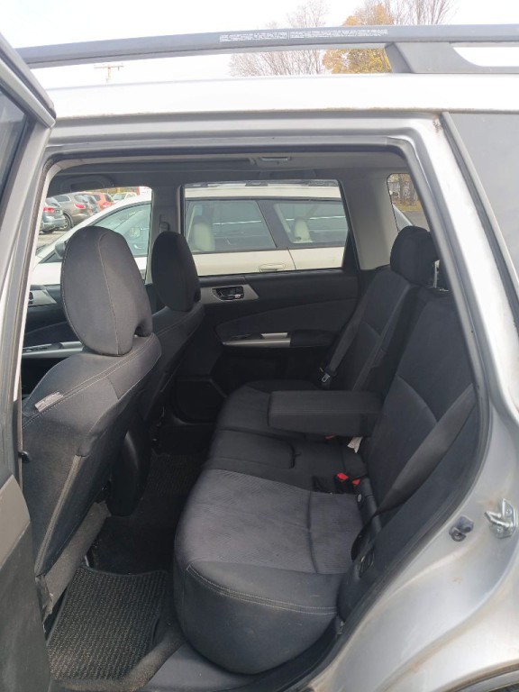2010 Subaru Forester Image 12