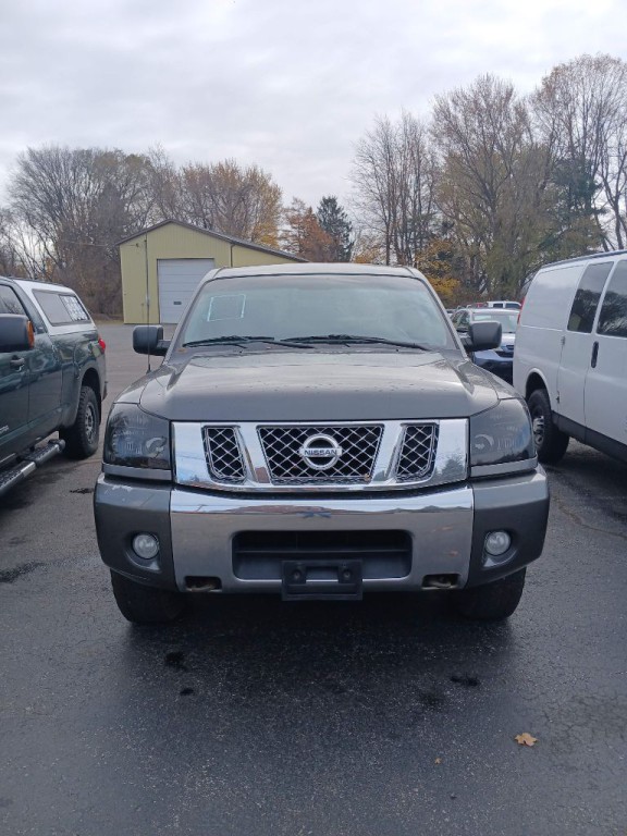 2011 Nissan Titan Image 1