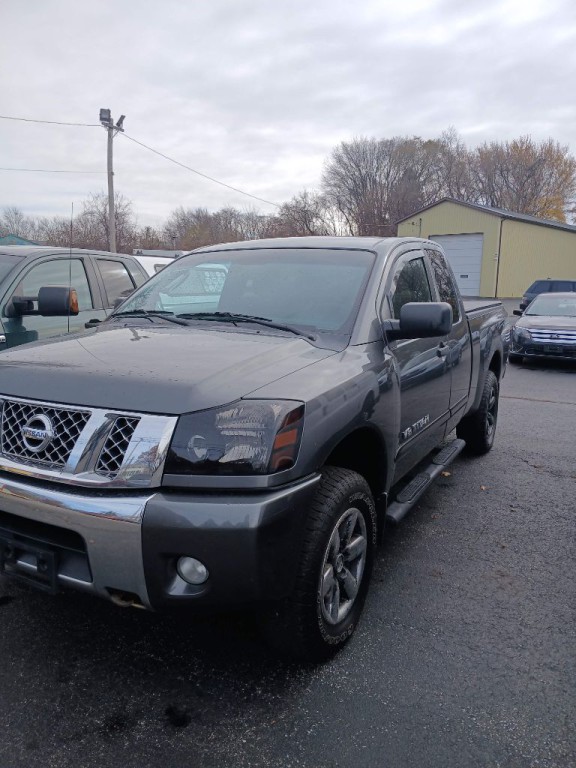 2011 Nissan Titan Image 3