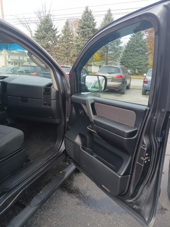 2011 Nissan Titan Image 11