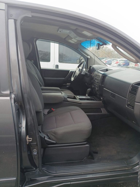 2011 Nissan Titan Image 7