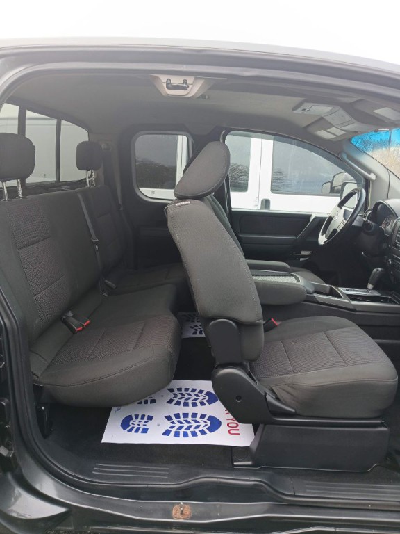 2011 Nissan Titan Image 8