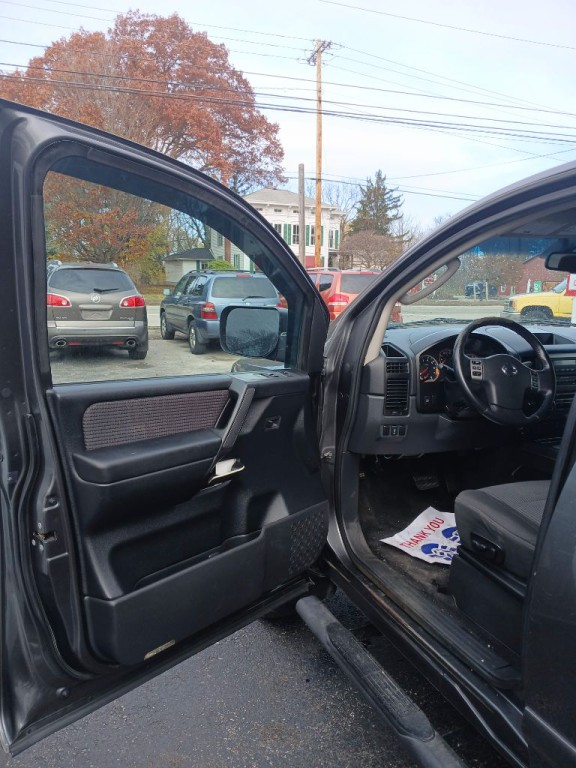 2011 Nissan Titan Image 11