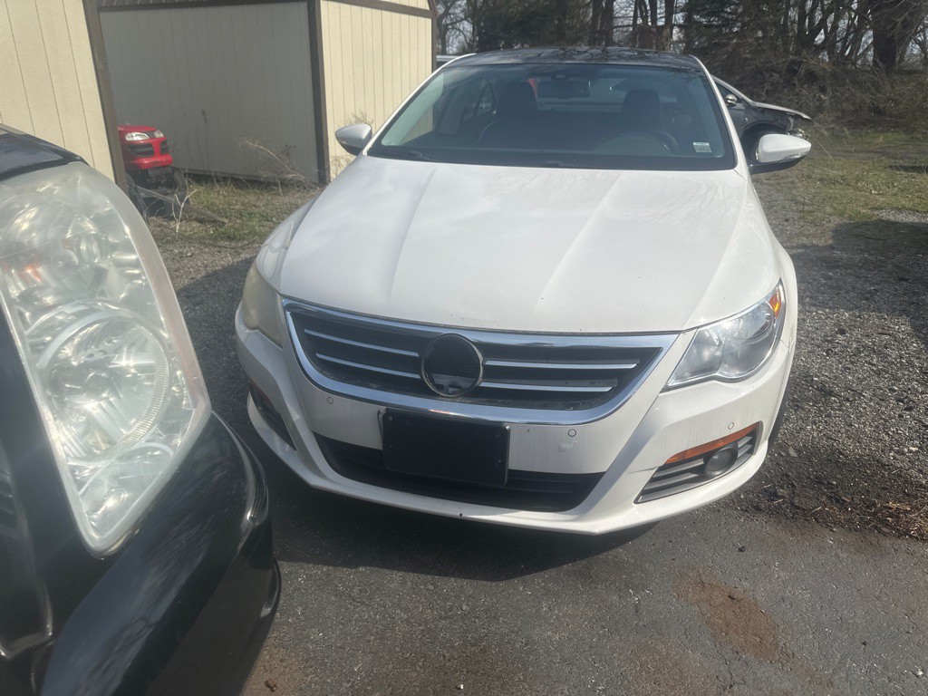 2010 Volkswagen CC Image 2