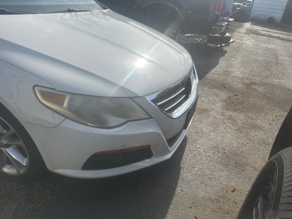 2010 Volkswagen CC Image 3