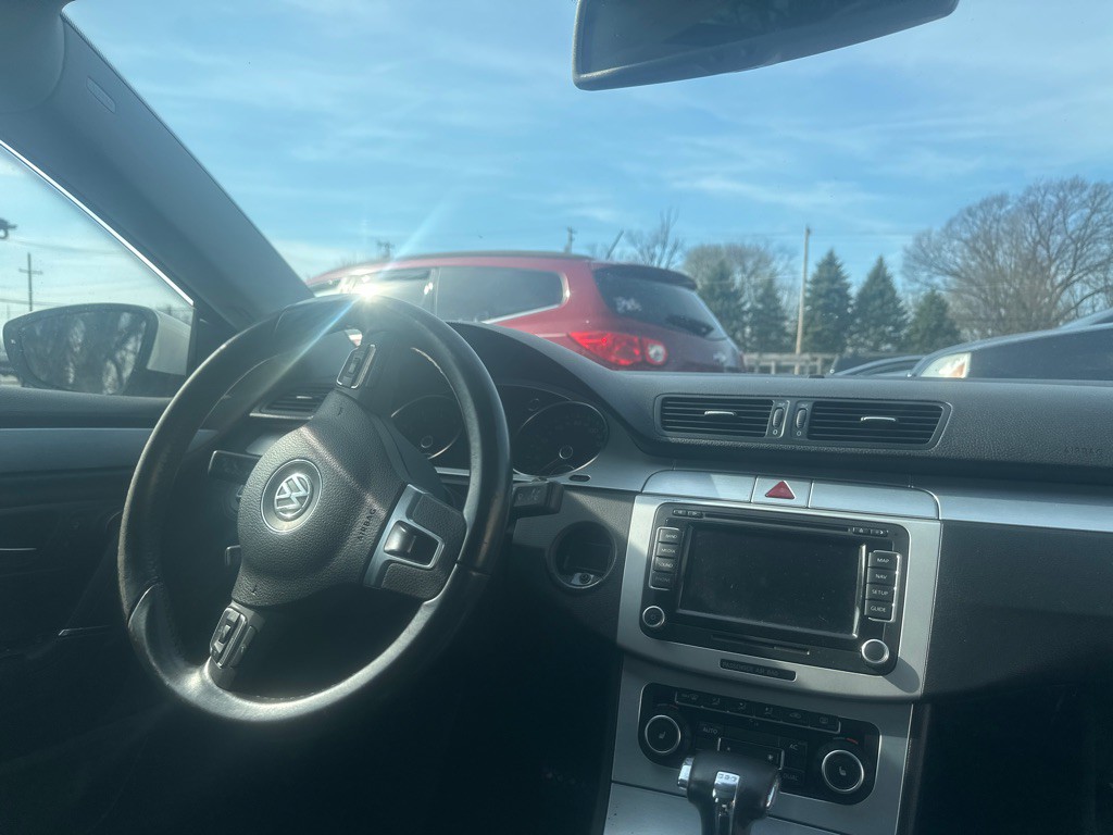 2010 Volkswagen CC Image 11