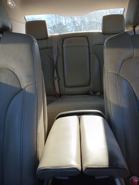 2009 Lincoln MKS Image 16