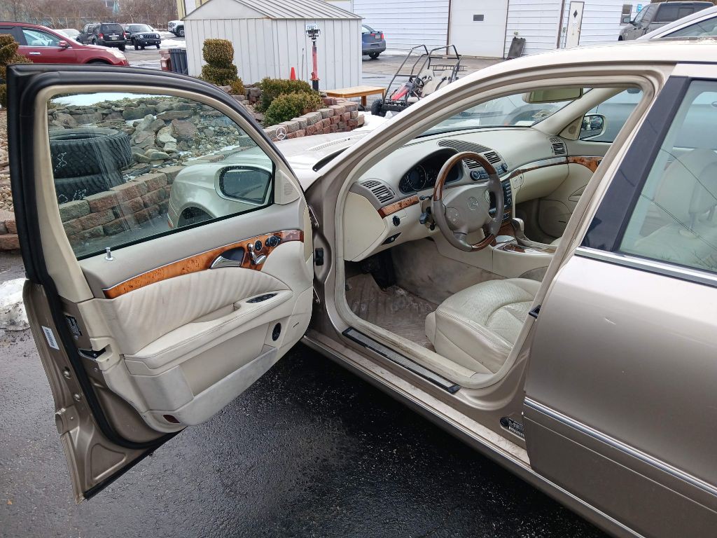 2004 Mercedes-Benz E-Class Image 4